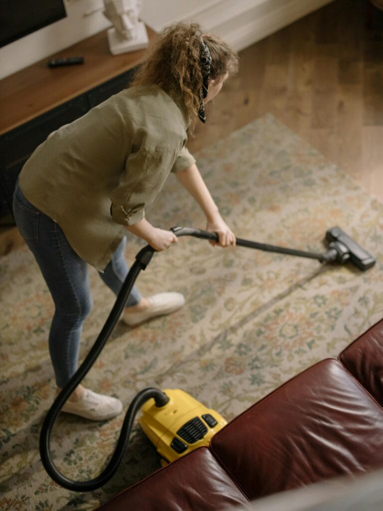 Practical Routines for Busy Moms. Ways to Keep a Tidy Home.
