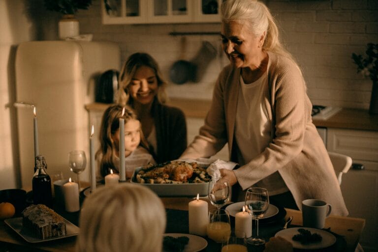 Pros and Cons of Living With Family as a Single Parent